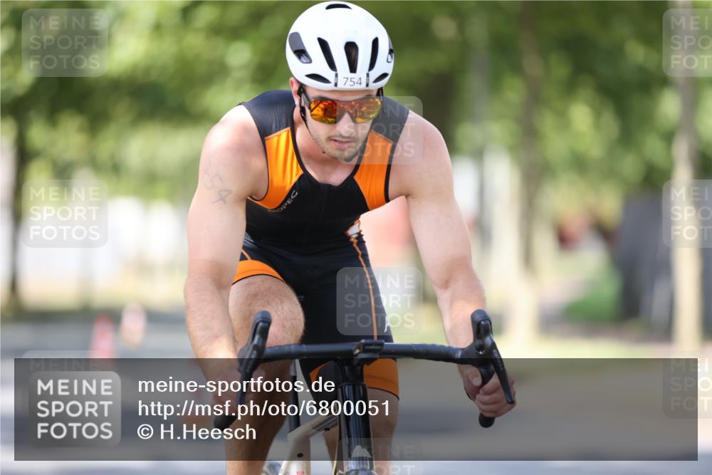 11.08.2024 - GEWOBA Citytriathlon Bremen H.Heesch http://msf.ph/oto/6800051 11.08.2024 11:58:13 Laufen  meine-sportfotos.de