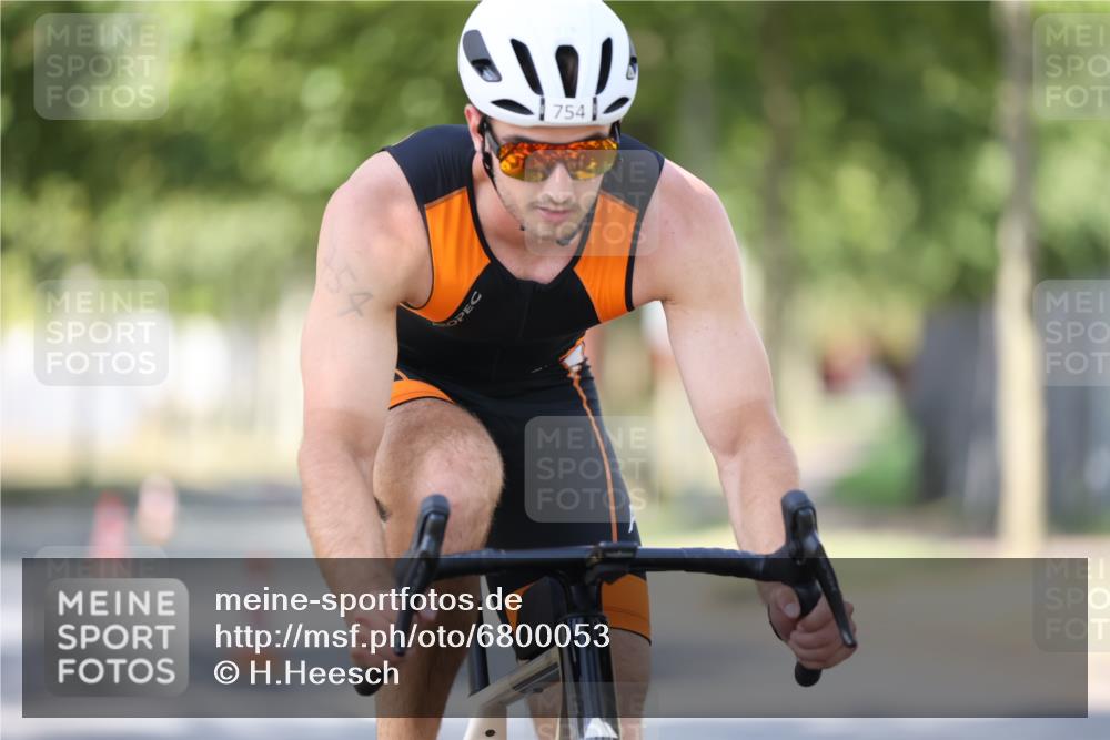 11.08.2024 - GEWOBA Citytriathlon Bremen H.Heesch http://msf.ph/oto/6800053 11.08.2024 11:58:13 Laufen  meine-sportfotos.de