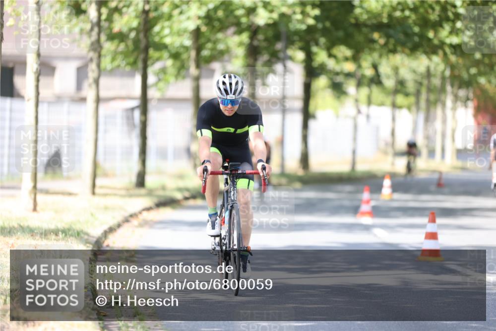 11.08.2024 - GEWOBA Citytriathlon Bremen H.Heesch http://msf.ph/oto/6800059 11.08.2024 11:58:37 Laufen  meine-sportfotos.de