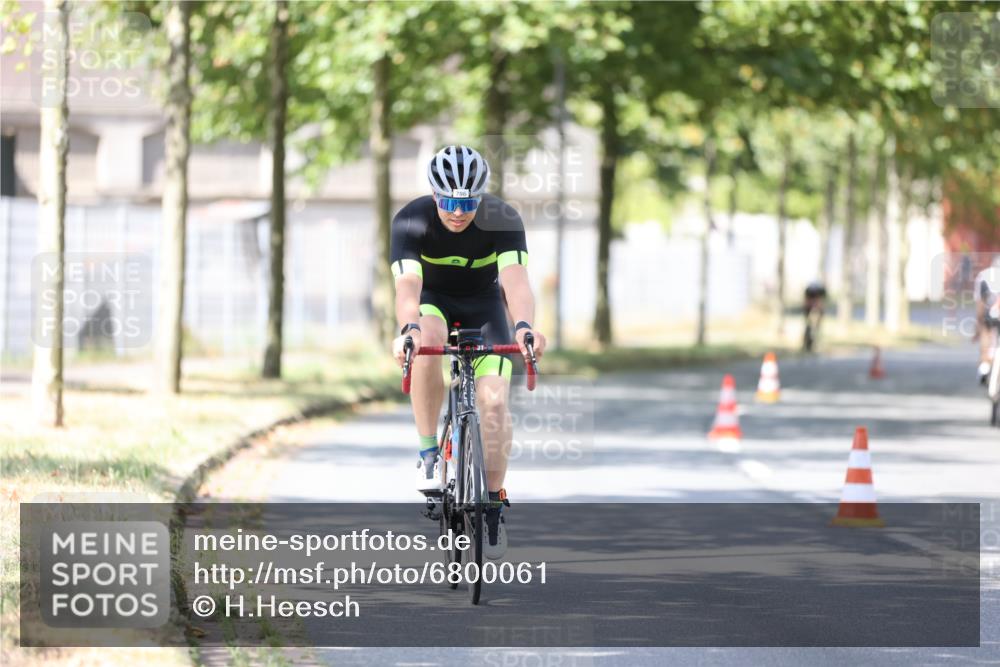 11.08.2024 - GEWOBA Citytriathlon Bremen H.Heesch http://msf.ph/oto/6800061 11.08.2024 11:58:37 Laufen  meine-sportfotos.de