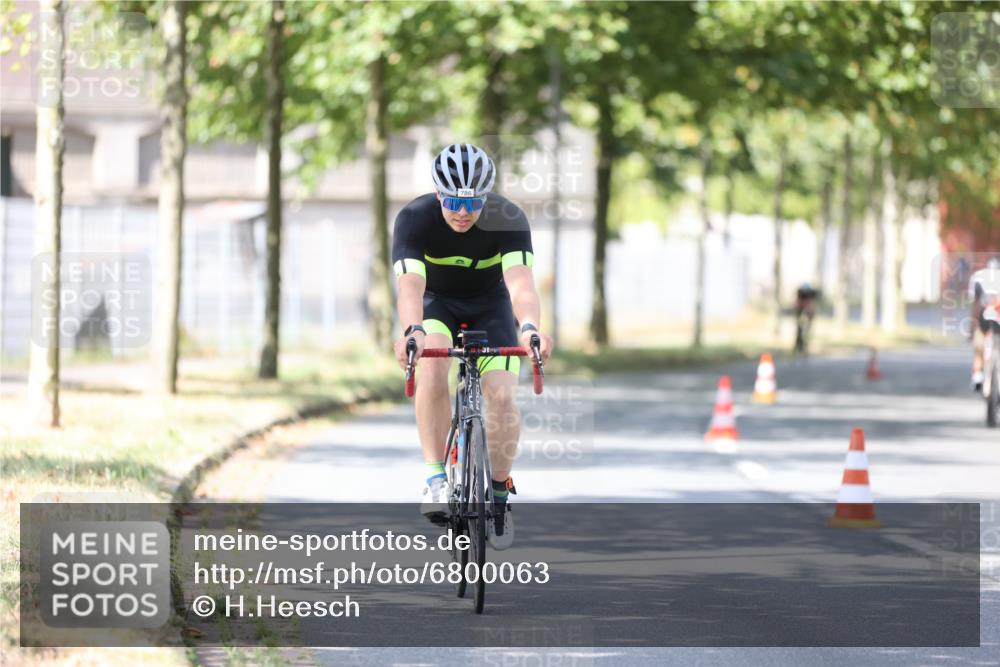 11.08.2024 - GEWOBA Citytriathlon Bremen H.Heesch http://msf.ph/oto/6800063 11.08.2024 11:58:37 Laufen  meine-sportfotos.de