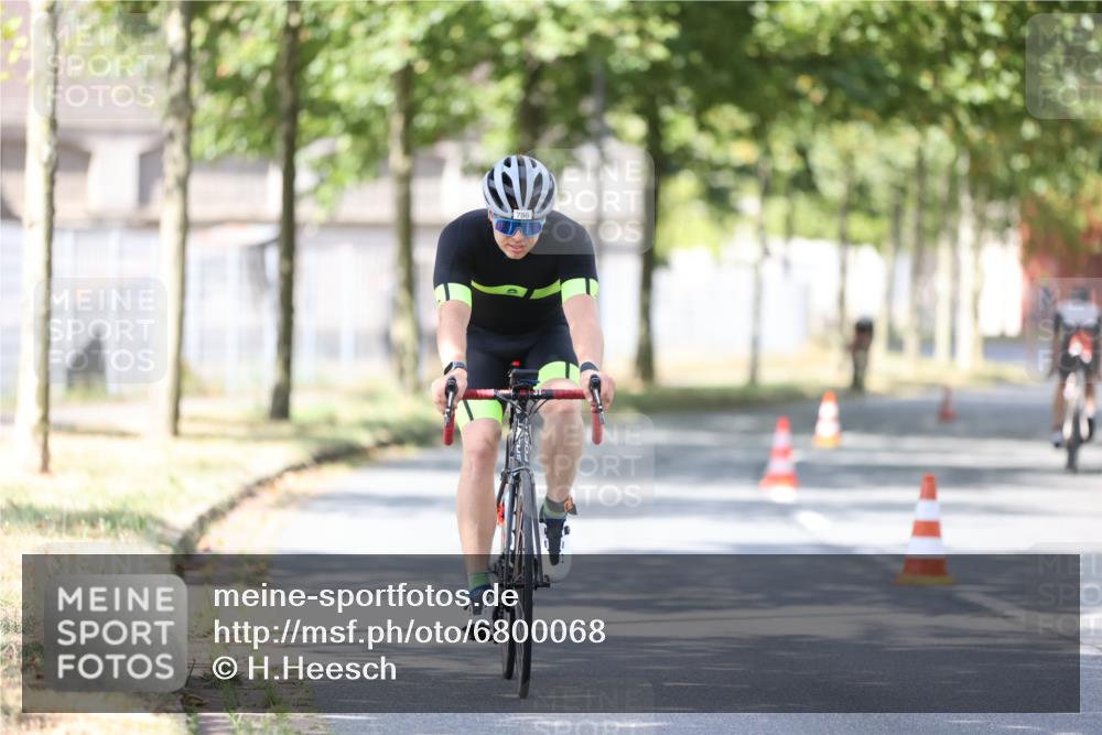 11.08.2024 - GEWOBA Citytriathlon Bremen H.Heesch http://msf.ph/oto/6800068 11.08.2024 11:58:37 Laufen  meine-sportfotos.de