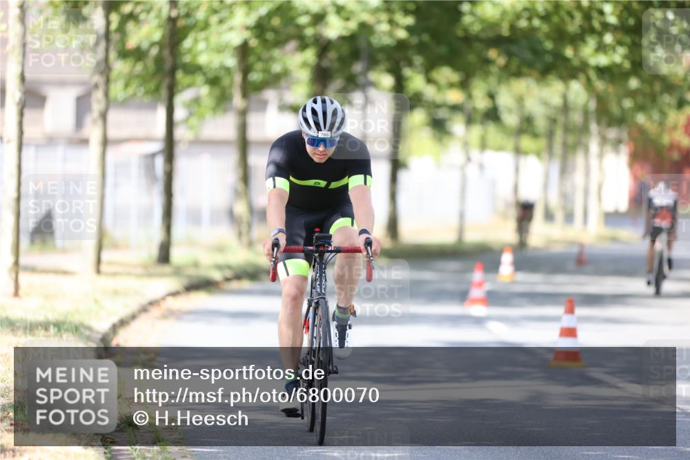 11.08.2024 - GEWOBA Citytriathlon Bremen H.Heesch http://msf.ph/oto/6800070 11.08.2024 11:58:37 Laufen  meine-sportfotos.de