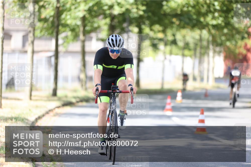 11.08.2024 - GEWOBA Citytriathlon Bremen H.Heesch http://msf.ph/oto/6800072 11.08.2024 11:58:37 Laufen  meine-sportfotos.de
