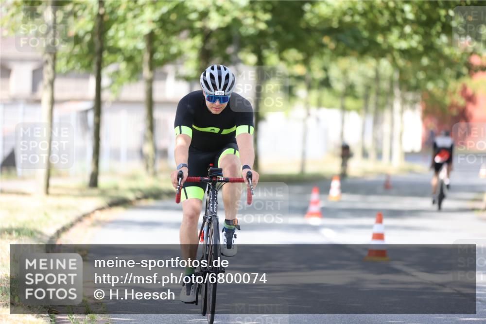 11.08.2024 - GEWOBA Citytriathlon Bremen H.Heesch http://msf.ph/oto/6800074 11.08.2024 11:58:37 Laufen  meine-sportfotos.de