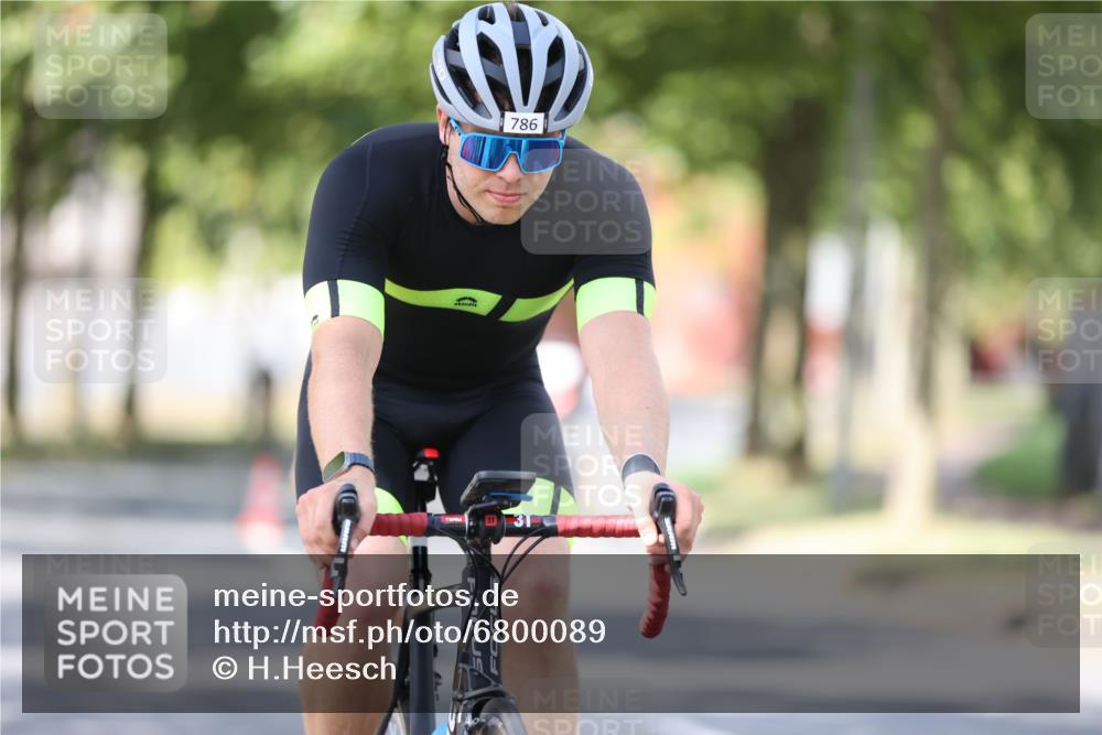 11.08.2024 - GEWOBA Citytriathlon Bremen H.Heesch http://msf.ph/oto/6800089 11.08.2024 11:58:38 Laufen  meine-sportfotos.de