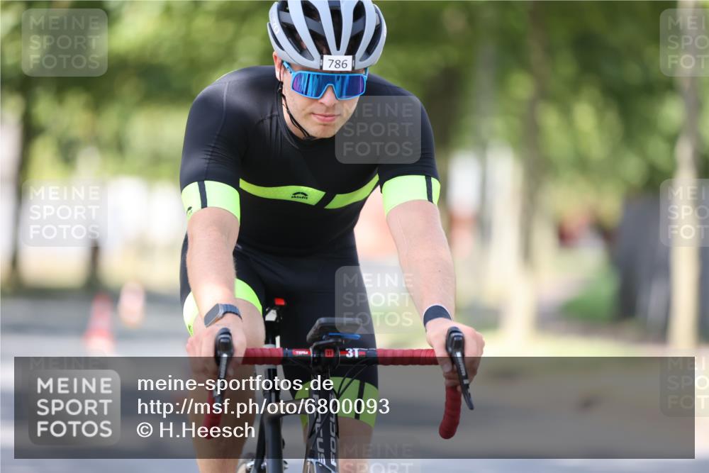 11.08.2024 - GEWOBA Citytriathlon Bremen H.Heesch http://msf.ph/oto/6800093 11.08.2024 11:58:38 Laufen  meine-sportfotos.de
