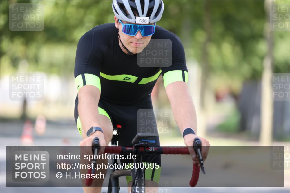 11.08.2024 - GEWOBA Citytriathlon Bremen H.Heesch http://msf.ph/oto/6800095 11.08.2024 11:58:38 Laufen  meine-sportfotos.de