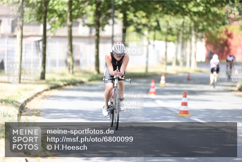 11.08.2024 - GEWOBA Citytriathlon Bremen H.Heesch http://msf.ph/oto/6800099 11.08.2024 11:58:40 Laufen  meine-sportfotos.de