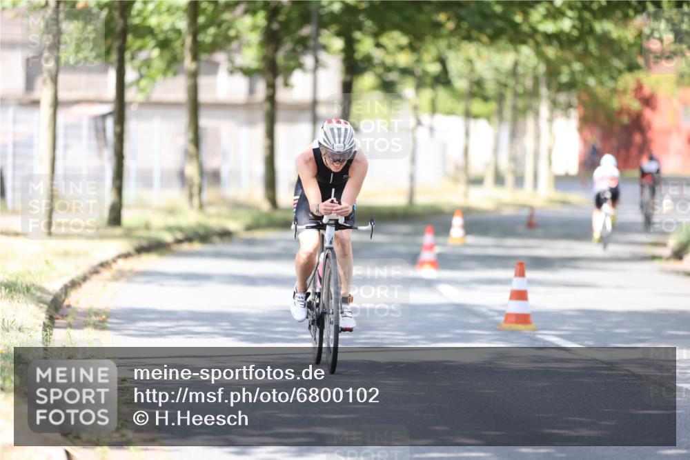11.08.2024 - GEWOBA Citytriathlon Bremen H.Heesch http://msf.ph/oto/6800102 11.08.2024 11:58:40 Laufen  meine-sportfotos.de