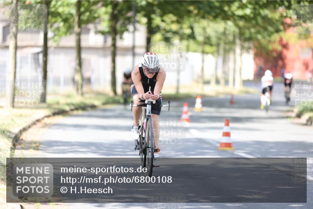 11.08.2024 - GEWOBA Citytriathlon Bremen H.Heesch http://msf.ph/oto/6800108 11.08.2024 11:58:40 Laufen  meine-sportfotos.de