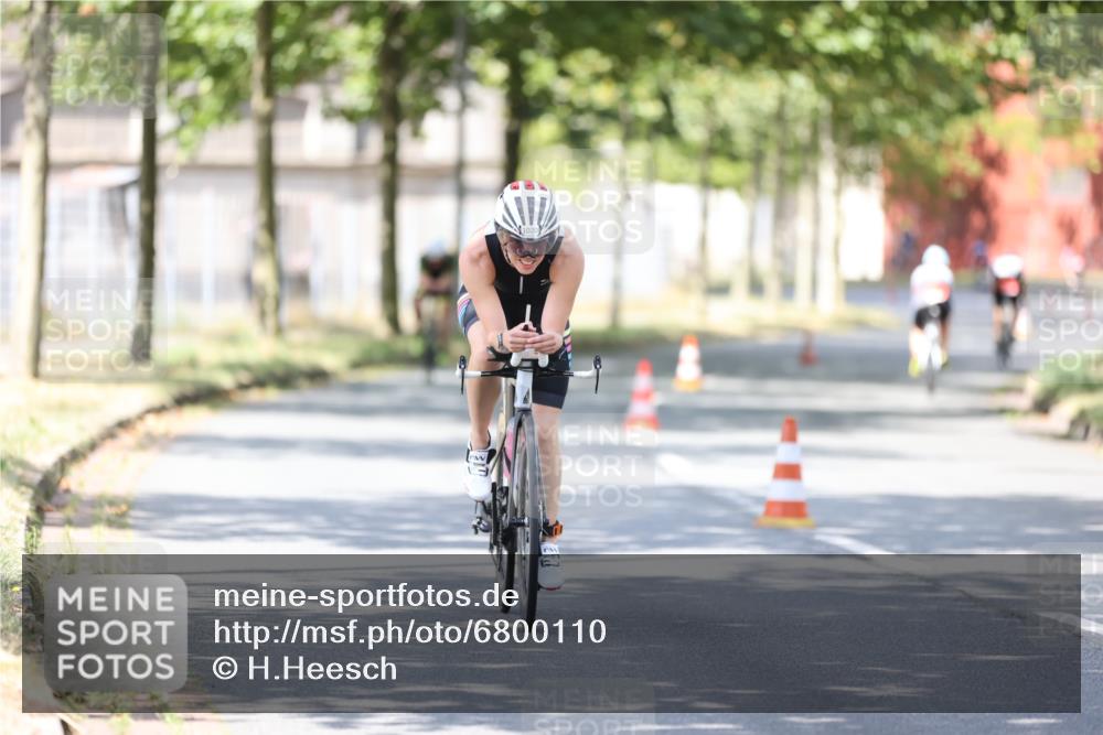 11.08.2024 - GEWOBA Citytriathlon Bremen H.Heesch http://msf.ph/oto/6800110 11.08.2024 11:58:40 Laufen  meine-sportfotos.de