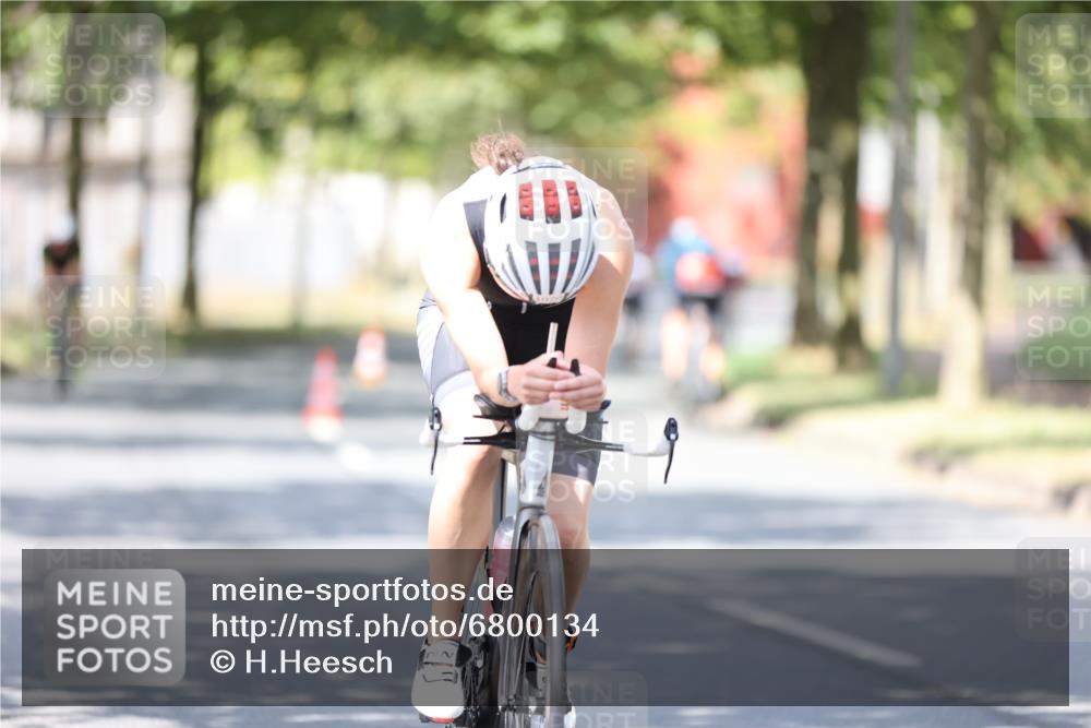 11.08.2024 - GEWOBA Citytriathlon Bremen H.Heesch http://msf.ph/oto/6800134 11.08.2024 11:58:41 Laufen  meine-sportfotos.de