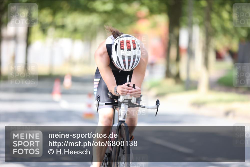 11.08.2024 - GEWOBA Citytriathlon Bremen H.Heesch http://msf.ph/oto/6800138 11.08.2024 11:58:41 Laufen  meine-sportfotos.de