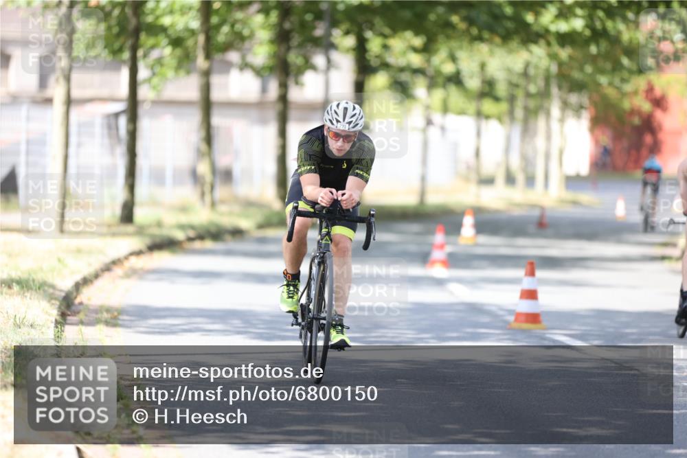 11.08.2024 - GEWOBA Citytriathlon Bremen H.Heesch http://msf.ph/oto/6800150 11.08.2024 11:58:44 Laufen  meine-sportfotos.de