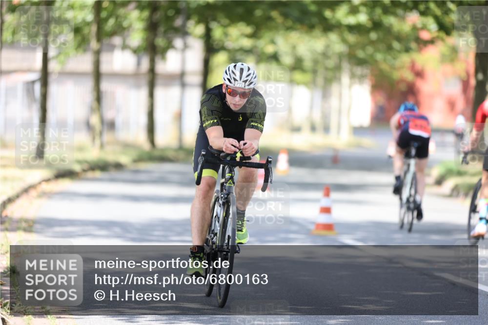 11.08.2024 - GEWOBA Citytriathlon Bremen H.Heesch http://msf.ph/oto/6800163 11.08.2024 11:58:45 Laufen  meine-sportfotos.de