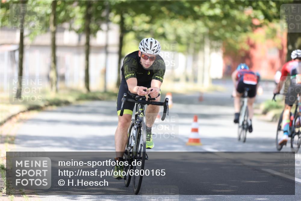 11.08.2024 - GEWOBA Citytriathlon Bremen H.Heesch http://msf.ph/oto/6800165 11.08.2024 11:58:45 Laufen  meine-sportfotos.de