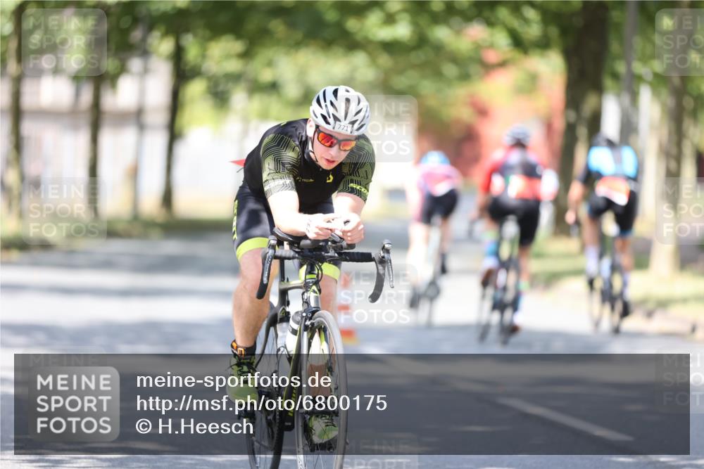 11.08.2024 - GEWOBA Citytriathlon Bremen H.Heesch http://msf.ph/oto/6800175 11.08.2024 11:58:45 Laufen  meine-sportfotos.de