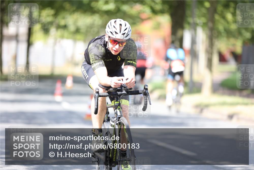 11.08.2024 - GEWOBA Citytriathlon Bremen H.Heesch http://msf.ph/oto/6800183 11.08.2024 11:58:45 Laufen  meine-sportfotos.de