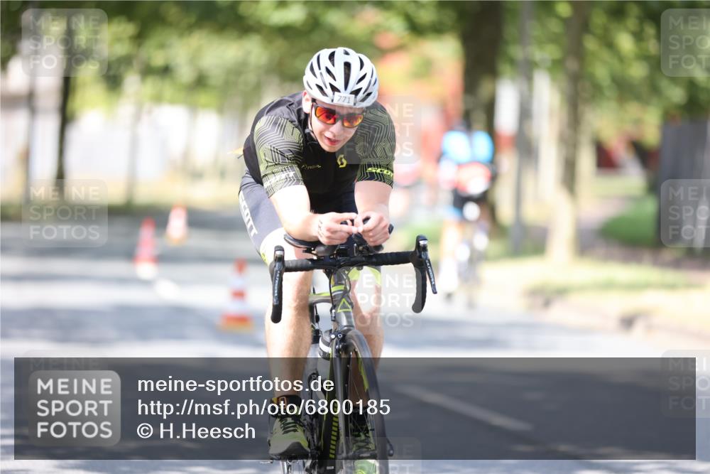 11.08.2024 - GEWOBA Citytriathlon Bremen H.Heesch http://msf.ph/oto/6800185 11.08.2024 11:58:45 Laufen  meine-sportfotos.de