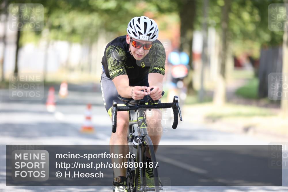 11.08.2024 - GEWOBA Citytriathlon Bremen H.Heesch http://msf.ph/oto/6800187 11.08.2024 11:58:45 Laufen  meine-sportfotos.de