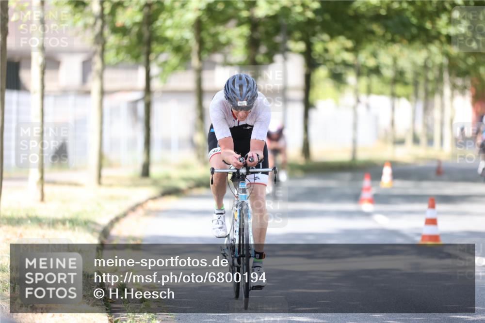 11.08.2024 - GEWOBA Citytriathlon Bremen H.Heesch http://msf.ph/oto/6800194 11.08.2024 11:59:09 Laufen  meine-sportfotos.de