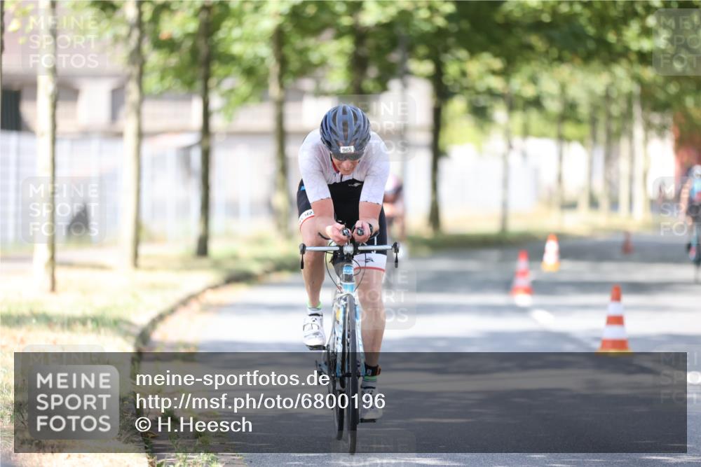 11.08.2024 - GEWOBA Citytriathlon Bremen H.Heesch http://msf.ph/oto/6800196 11.08.2024 11:59:09 Laufen  meine-sportfotos.de