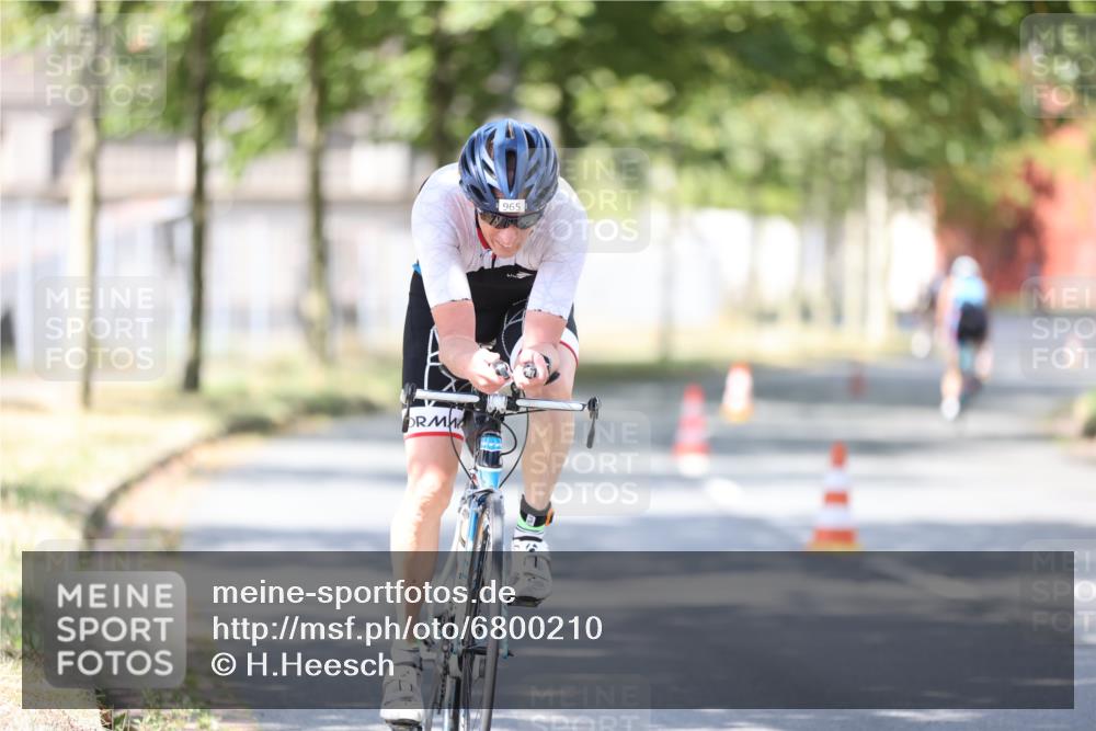 11.08.2024 - GEWOBA Citytriathlon Bremen H.Heesch http://msf.ph/oto/6800210 11.08.2024 11:59:09 Laufen  meine-sportfotos.de