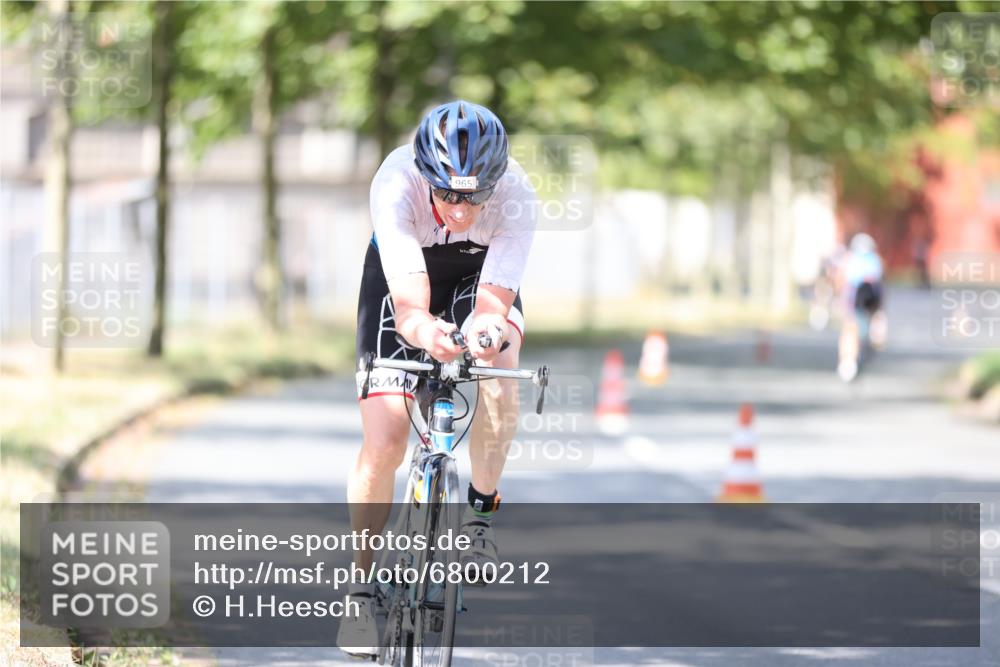 11.08.2024 - GEWOBA Citytriathlon Bremen H.Heesch http://msf.ph/oto/6800212 11.08.2024 11:59:09 Laufen  meine-sportfotos.de