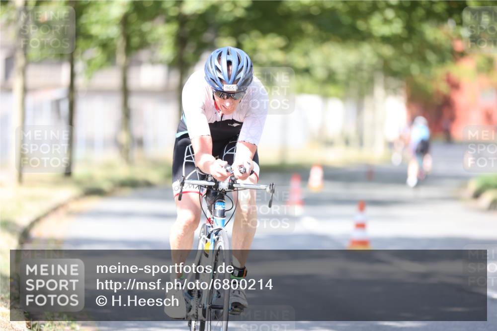11.08.2024 - GEWOBA Citytriathlon Bremen H.Heesch http://msf.ph/oto/6800214 11.08.2024 11:59:09 Laufen  meine-sportfotos.de