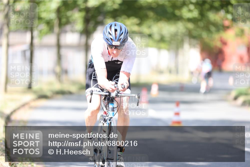 11.08.2024 - GEWOBA Citytriathlon Bremen H.Heesch http://msf.ph/oto/6800216 11.08.2024 11:59:09 Laufen  meine-sportfotos.de