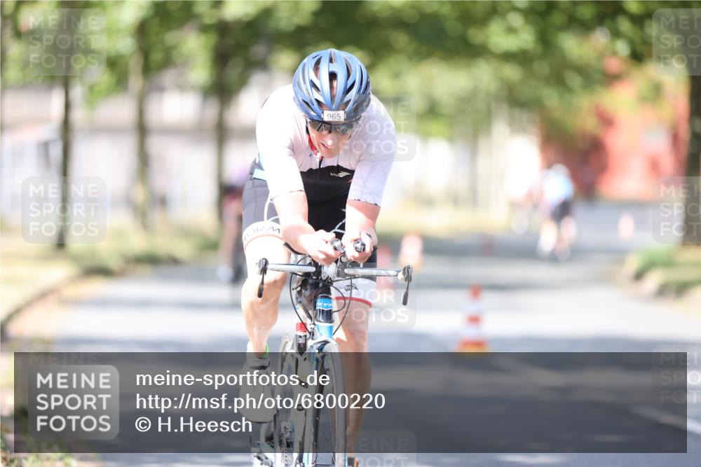 11.08.2024 - GEWOBA Citytriathlon Bremen H.Heesch http://msf.ph/oto/6800220 11.08.2024 11:59:09 Laufen  meine-sportfotos.de
