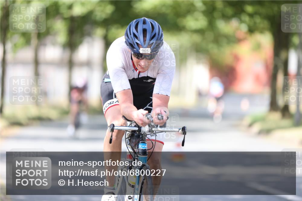 11.08.2024 - GEWOBA Citytriathlon Bremen H.Heesch http://msf.ph/oto/6800227 11.08.2024 11:59:09 Laufen  meine-sportfotos.de