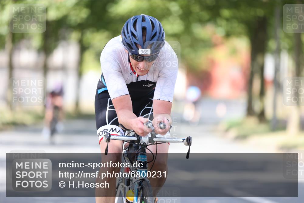 11.08.2024 - GEWOBA Citytriathlon Bremen H.Heesch http://msf.ph/oto/6800231 11.08.2024 11:59:09 Laufen  meine-sportfotos.de
