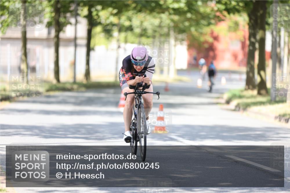 11.08.2024 - GEWOBA Citytriathlon Bremen H.Heesch http://msf.ph/oto/6800245 11.08.2024 11:59:11 Laufen  meine-sportfotos.de