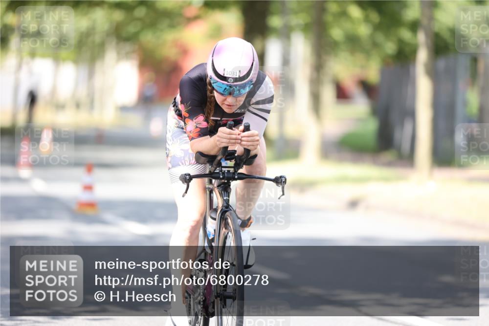 11.08.2024 - GEWOBA Citytriathlon Bremen H.Heesch http://msf.ph/oto/6800278 11.08.2024 11:59:12 Laufen  meine-sportfotos.de