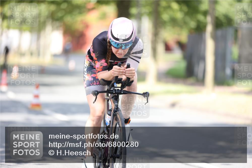 11.08.2024 - GEWOBA Citytriathlon Bremen H.Heesch http://msf.ph/oto/6800280 11.08.2024 11:59:12 Laufen  meine-sportfotos.de