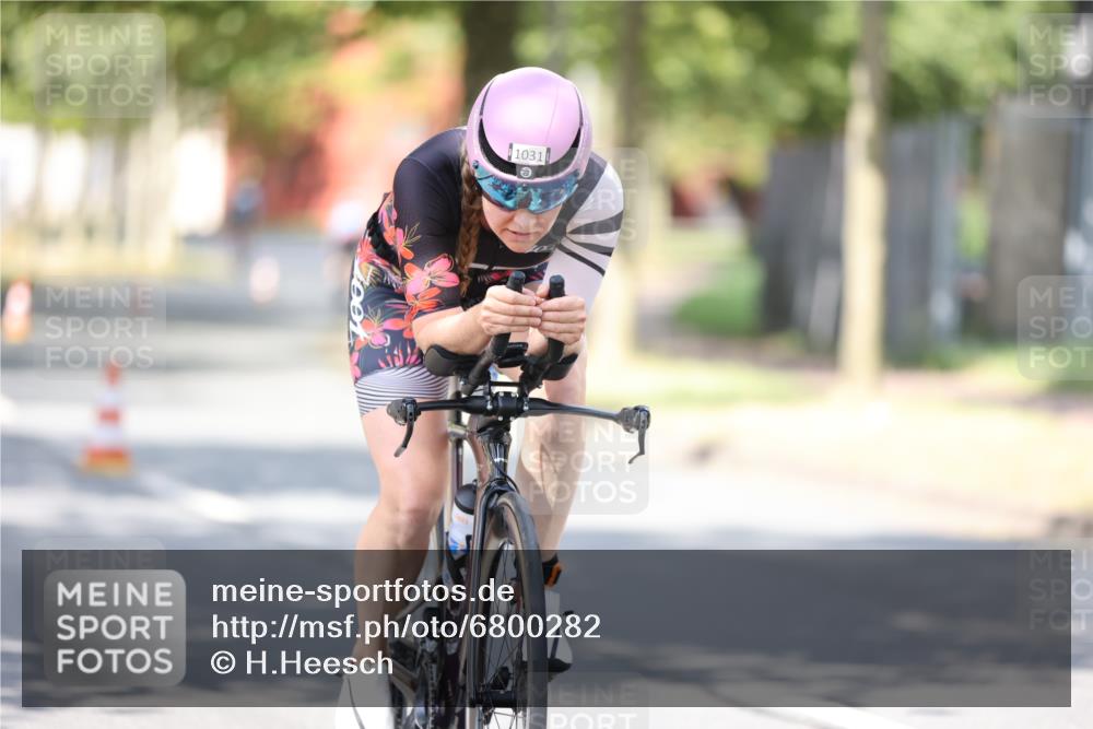 11.08.2024 - GEWOBA Citytriathlon Bremen H.Heesch http://msf.ph/oto/6800282 11.08.2024 11:59:12 Laufen  meine-sportfotos.de