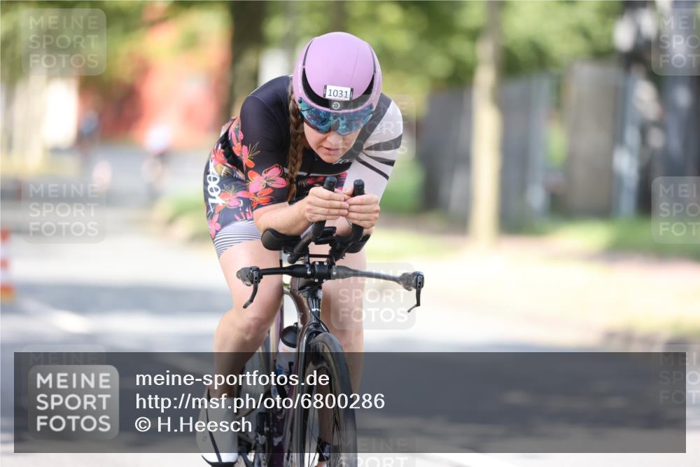 11.08.2024 - GEWOBA Citytriathlon Bremen H.Heesch http://msf.ph/oto/6800286 11.08.2024 11:59:12 Laufen  meine-sportfotos.de
