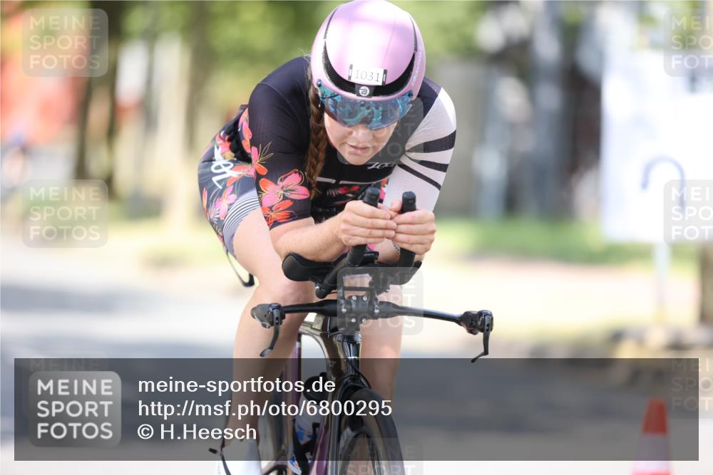 11.08.2024 - GEWOBA Citytriathlon Bremen H.Heesch http://msf.ph/oto/6800295 11.08.2024 11:59:12 Laufen  meine-sportfotos.de
