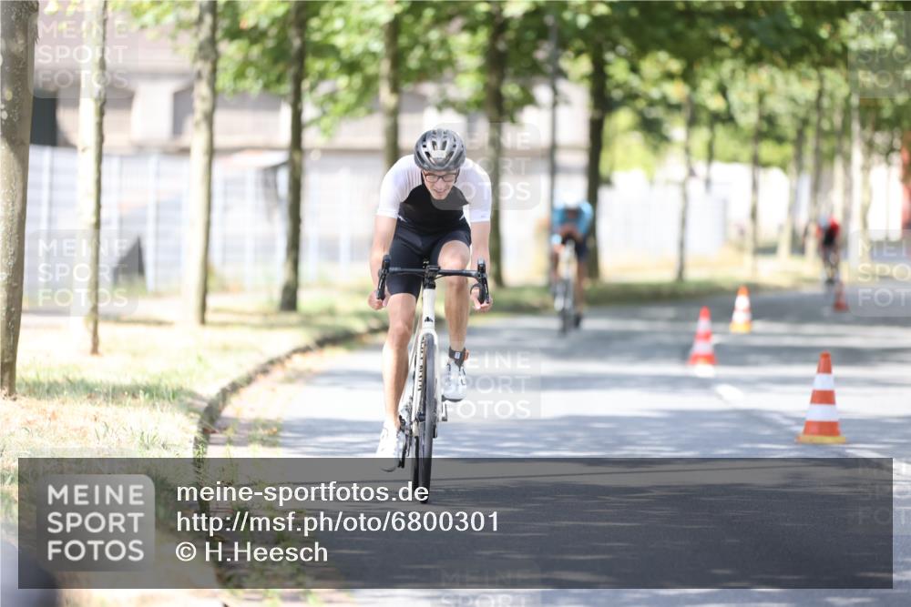 11.08.2024 - GEWOBA Citytriathlon Bremen H.Heesch http://msf.ph/oto/6800301 11.08.2024 11:59:19 Laufen  meine-sportfotos.de