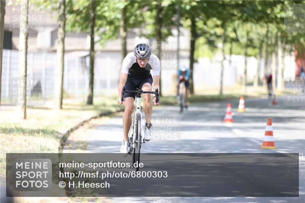 11.08.2024 - GEWOBA Citytriathlon Bremen H.Heesch http://msf.ph/oto/6800303 11.08.2024 11:59:19 Laufen  meine-sportfotos.de