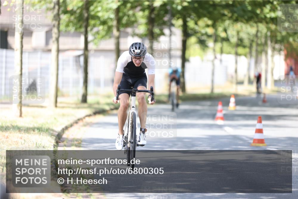 11.08.2024 - GEWOBA Citytriathlon Bremen H.Heesch http://msf.ph/oto/6800305 11.08.2024 11:59:19 Laufen  meine-sportfotos.de