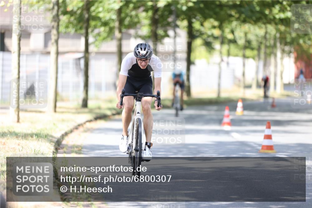 11.08.2024 - GEWOBA Citytriathlon Bremen H.Heesch http://msf.ph/oto/6800307 11.08.2024 11:59:19 Laufen  meine-sportfotos.de