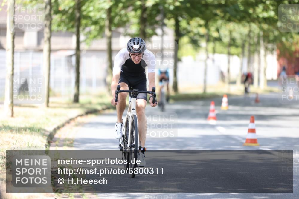 11.08.2024 - GEWOBA Citytriathlon Bremen H.Heesch http://msf.ph/oto/6800311 11.08.2024 11:59:19 Laufen  meine-sportfotos.de