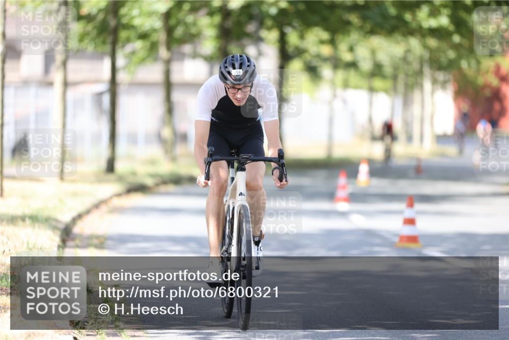 11.08.2024 - GEWOBA Citytriathlon Bremen H.Heesch http://msf.ph/oto/6800321 11.08.2024 11:59:19 Laufen  meine-sportfotos.de