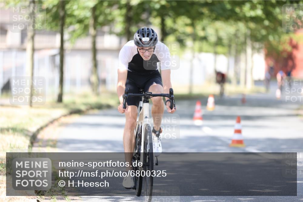 11.08.2024 - GEWOBA Citytriathlon Bremen H.Heesch http://msf.ph/oto/6800325 11.08.2024 11:59:19 Laufen  meine-sportfotos.de