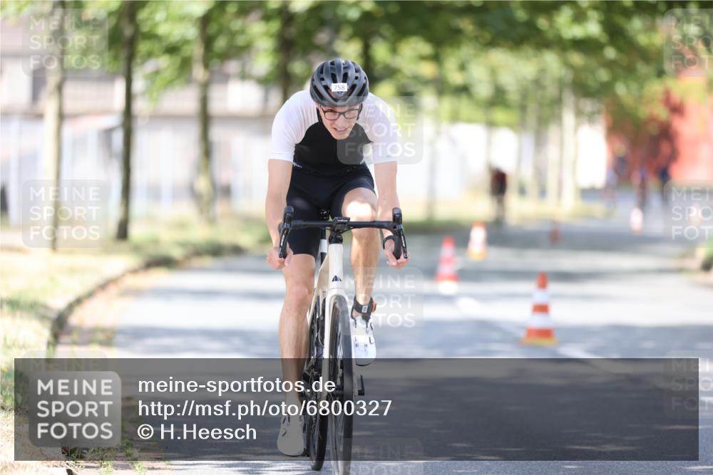 11.08.2024 - GEWOBA Citytriathlon Bremen H.Heesch http://msf.ph/oto/6800327 11.08.2024 11:59:19 Laufen  meine-sportfotos.de