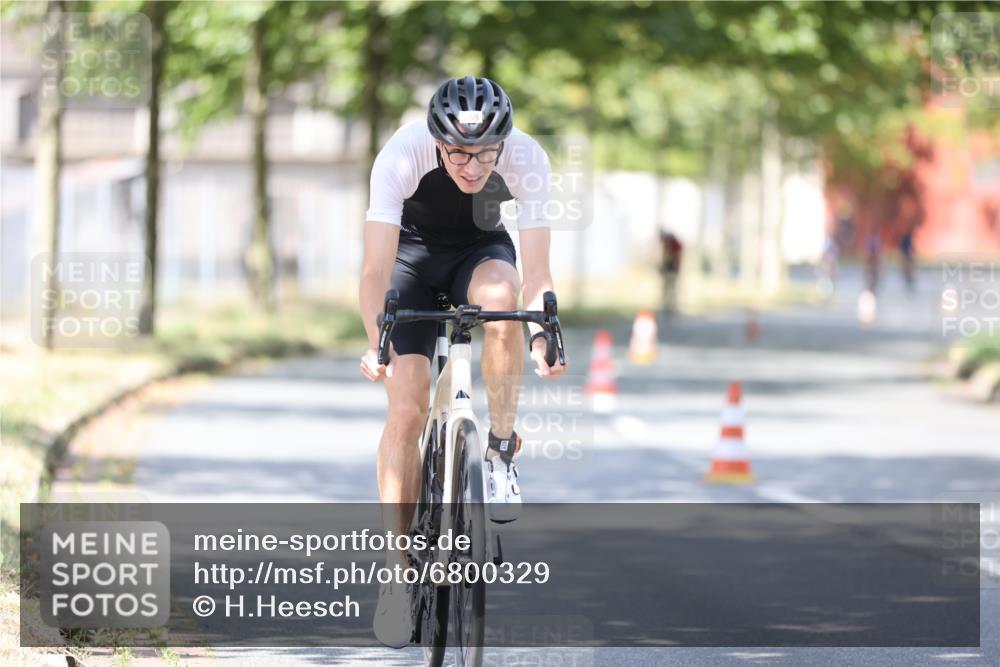 11.08.2024 - GEWOBA Citytriathlon Bremen H.Heesch http://msf.ph/oto/6800329 11.08.2024 11:59:19 Laufen  meine-sportfotos.de