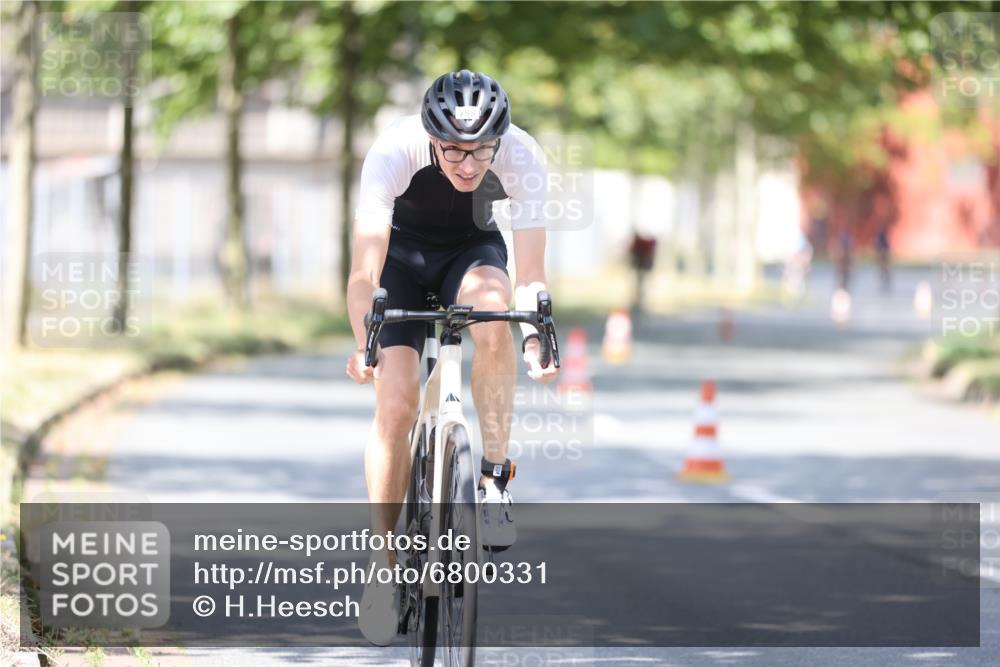 11.08.2024 - GEWOBA Citytriathlon Bremen H.Heesch http://msf.ph/oto/6800331 11.08.2024 11:59:19 Laufen  meine-sportfotos.de